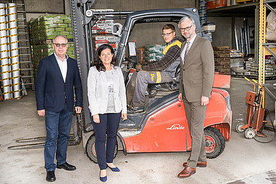 Laden mit dem Lehrlingsparlament die jungen Leute ein, die Arbeits- und Lebensregion Freistadt aktiv mitzugestalten: v. r. n. l. Landesrat Michael Strugl, WKO-Obfrau LAbg. Gabriele Lackner-Strauss und Baumeister Wolfgang Gutenthaler. 